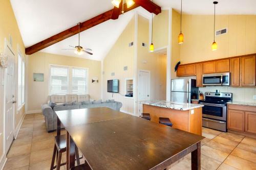 Coastal Cabana in Crystal Beach, USA