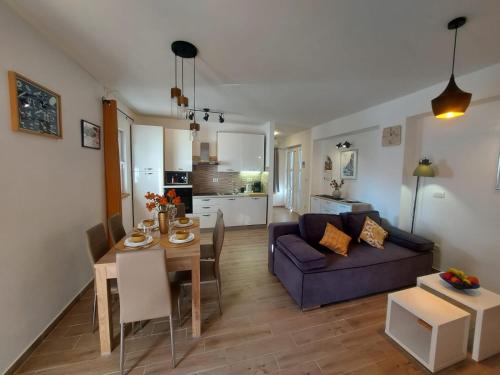  Apartments Kurtov, Unterkunft in Pakoštane