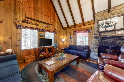 Arrowhead Delight in Lake Arrowhead, USA