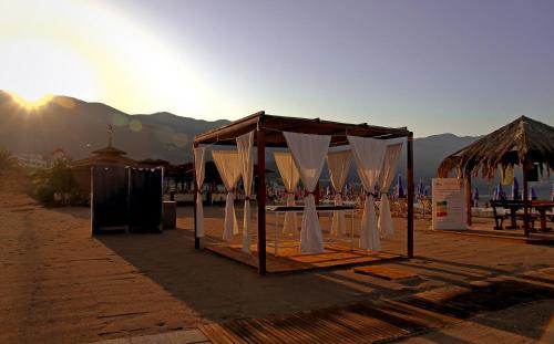 Strand, Dolce Vita in Becici