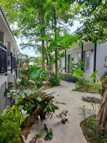 Pico Beach Bungalows & Restaurant