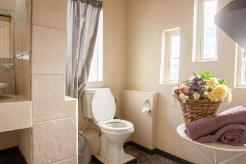 Bedrock Executive Top Floor En-Suite Studio - Tap to explore photos