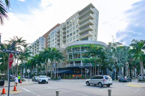 Fantastic Family Relax condo 2/2 @ Midblock 706 Miami