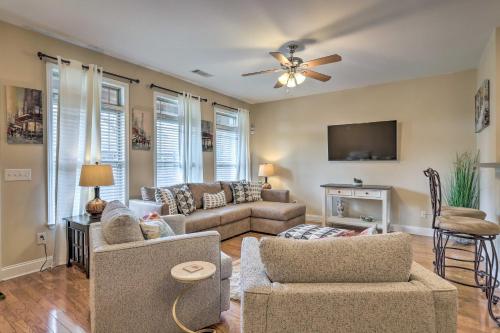 B&B Macon - Macon Townhome with Patio, 5 Miles to Downtown! - Bed and Breakfast Macon