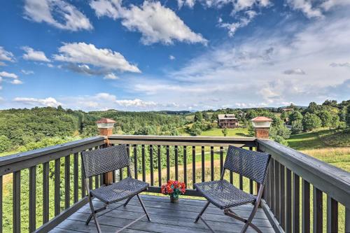 Piney Creek Mountain-View Cabin with Wraparound Deck in Piney Creek, USA