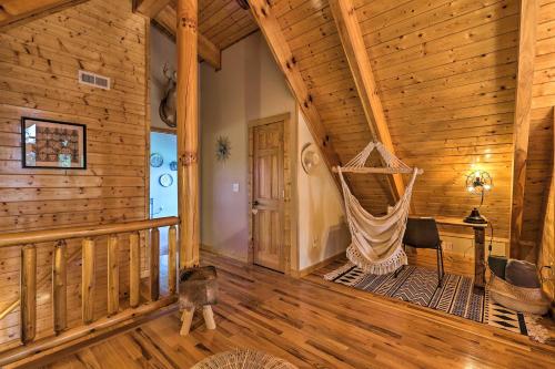 Piney Creek Mountain-View Cabin with Wraparound Deck in Piney Creek, USA