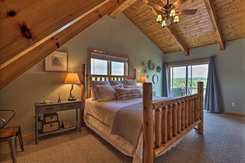 Piney Creek Mountain-View Cabin with Wraparound Deck in Piney Creek, USA