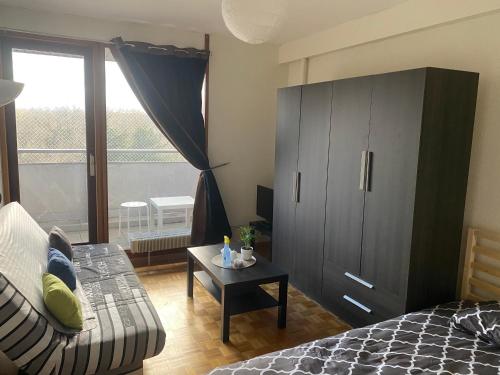  Bel  appartement Proche des bus Avec balcon BOOKING in 