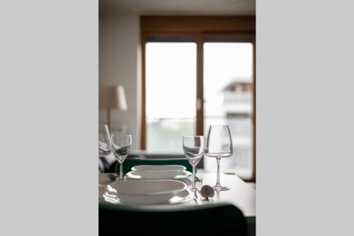 Belgrade Zemun Luxury - Comfortable, workspace, quiet, free parking, Netflix 4-Star Single Room amenity