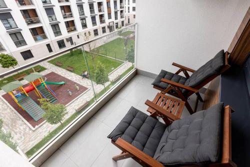 Belgrade Zemun Luxury - Comfortable, workspace, quiet, free parking, Netflix 4-Star Single Room restaurant