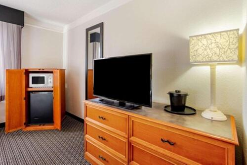 La Quinta Inn by Wyndham Champaign - image 14