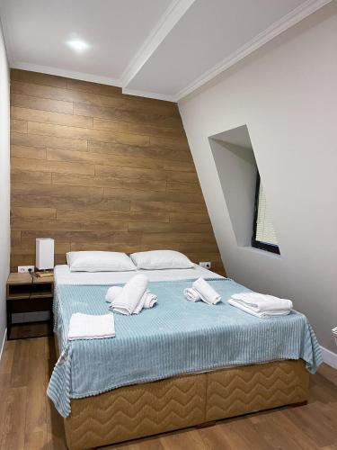 1 queen bed