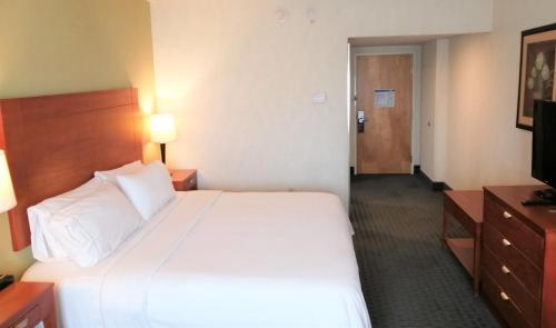 Holiday Inn Express & Suites Toluca Zona Aeropuerto, an IHG Hotel