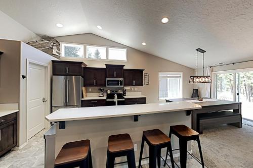 New-Build in Oregon Water Wonderland - Boat Dock home - image 8