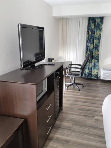 Quality Inn Terre Haute University Area - image 6