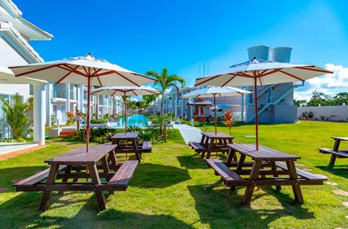 สวน, Apartamento em Arraial D`Ajuda com Piscina Sauna Academia in ตรันโกโซ