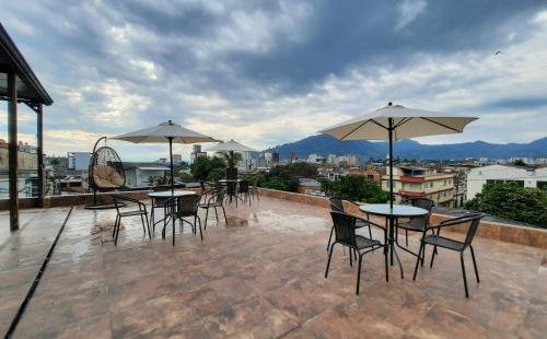 Çevredekiler, Bayit Tov Circunvalar Hotel in Pereira
