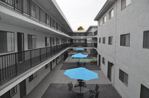 Close to Koreatown Los Angeles 30 Day Stays - image 11