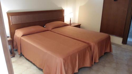 Double or Twin Room image 3