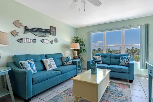 Charming 1 Bedroom, 3 Minute Walk To The Beach Condo