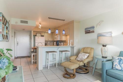 Charming 1 Bedroom, 3 Minute Walk To The Beach Condo