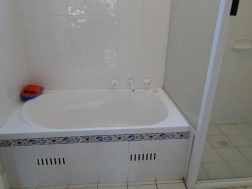 Copacabana 2 cute unit with water views from the balcony