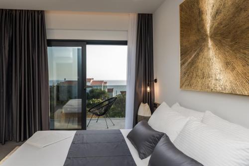 Four Bedroom Villa with Heated Saltwater Pool, Rooftop Jacuzzi and Sauna image 10