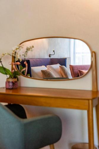 room detail thumbnail 2