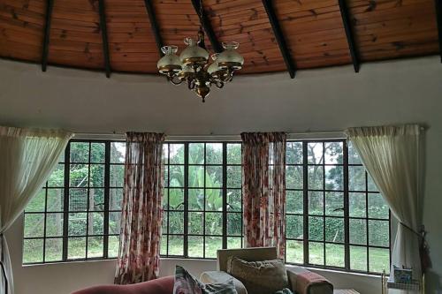 Guestroom, 'Out of Africa' on the Highway in Pinetown