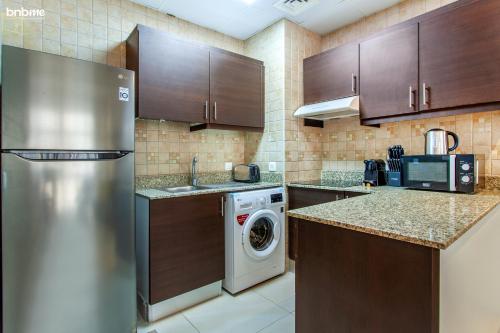 bnbmehomes | Elegant Apt In Al Barsha South-613 - image 12