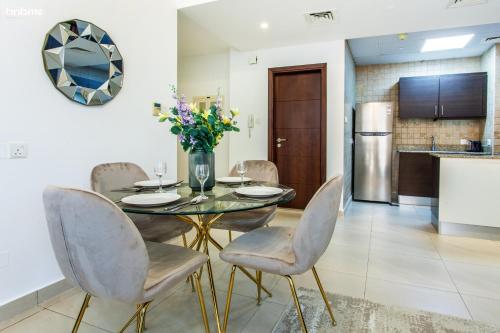 bnbmehomes | Elegant Apt In Al Barsha South-613 - image 14