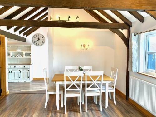 Boutique 3-Bed Cottage in Hellingly in Hellingly