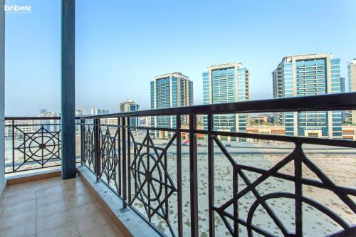 bnbmehomes | Elegant Apt In Al Barsha South-613 - image 11