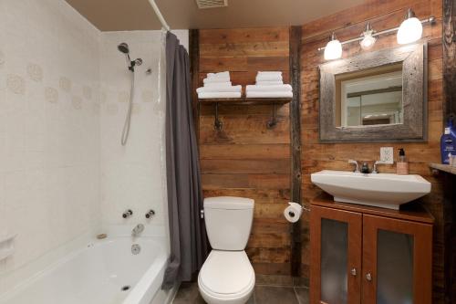 Creekside Studio by Cozystay Signature Whistler