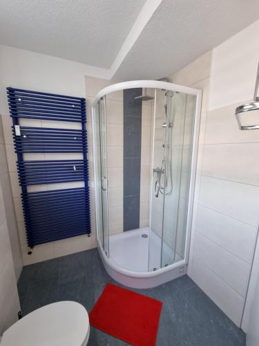 Zuhanyzó, Ferienwohnung Söhreblick (Ferienwohnung Sohreblick) in Sohrewald