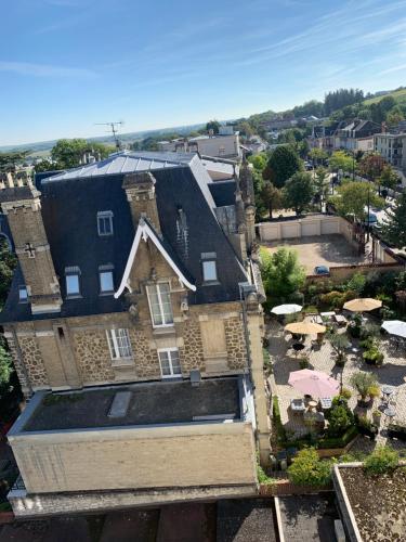 Champagne Avenue Epernay city