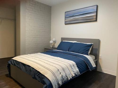 Apt 252 Cozy and Sleek Dwelling Min from Ft Leavenworth in Leavenworth, USA