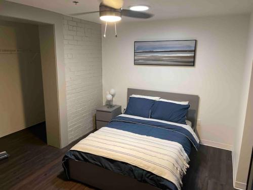 Apt 252 Cozy and Sleek Dwelling Min from Ft Leavenworth in Leavenworth, USA