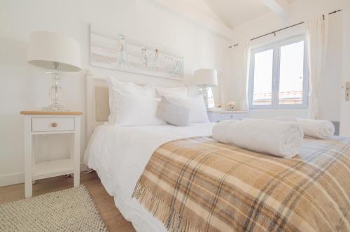 Sunlight Properties - Neptune - Bright - Old Town - By sea - main image
