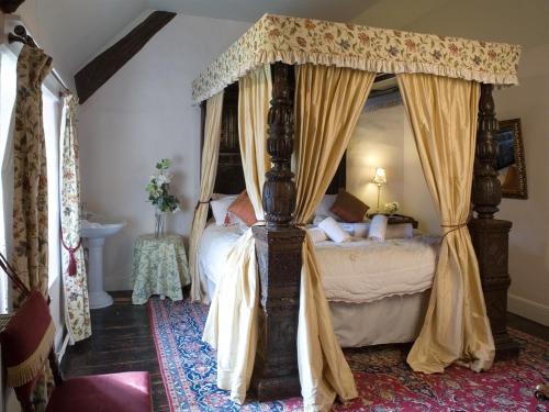 โรงแรมบิคลีห์ คาสเซิล (Bickleigh Castle Hotel) in ทิเวอร์ตัน