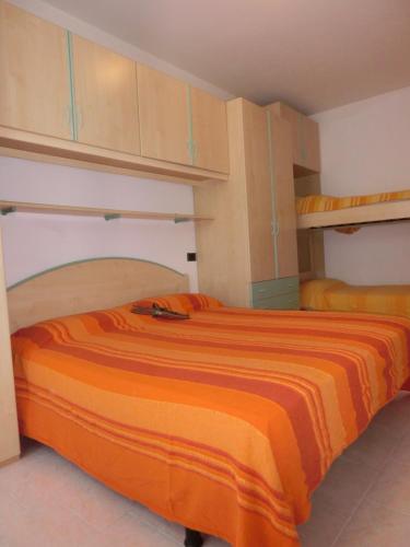 One-Bedroom Apartment image 4