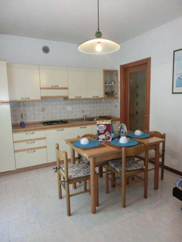One-Bedroom Apartment image 2