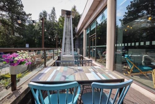 陽台/露台, 伯恩茅斯假日酒店-洲際酒店集團旗下 (Holiday Inn Bournemouth By IHG) in 伯恩茅斯