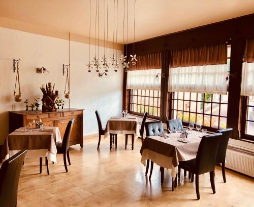 餐廳, 杜羅伊酒店 (Hotel du Roy) in 塞納河畔艾塞