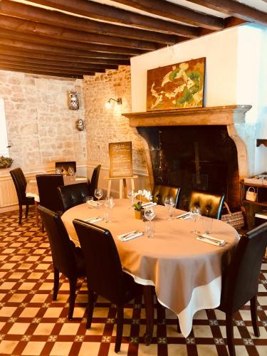 餐廳, 杜羅伊酒店 (Hotel du Roy) in 塞納河畔艾塞