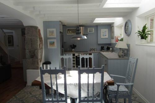Lovely Spacious Cottage Near The Coast - St Austell