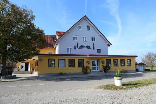 Zu Mullers Winkelhausen 8.5km von Pöttmes entfernt