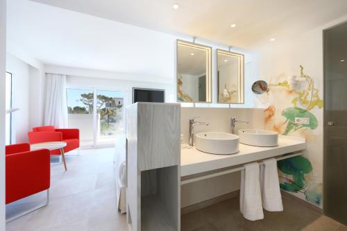 room detail thumbnail 2