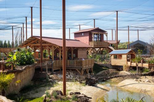 Parrot World - Les Lodges in Crecy-la-Chapelle