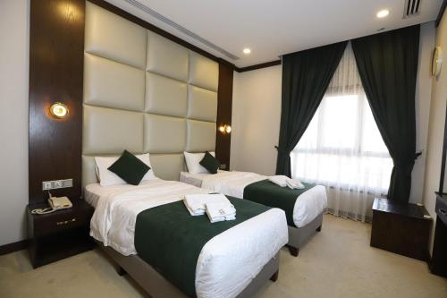 2 twin beds